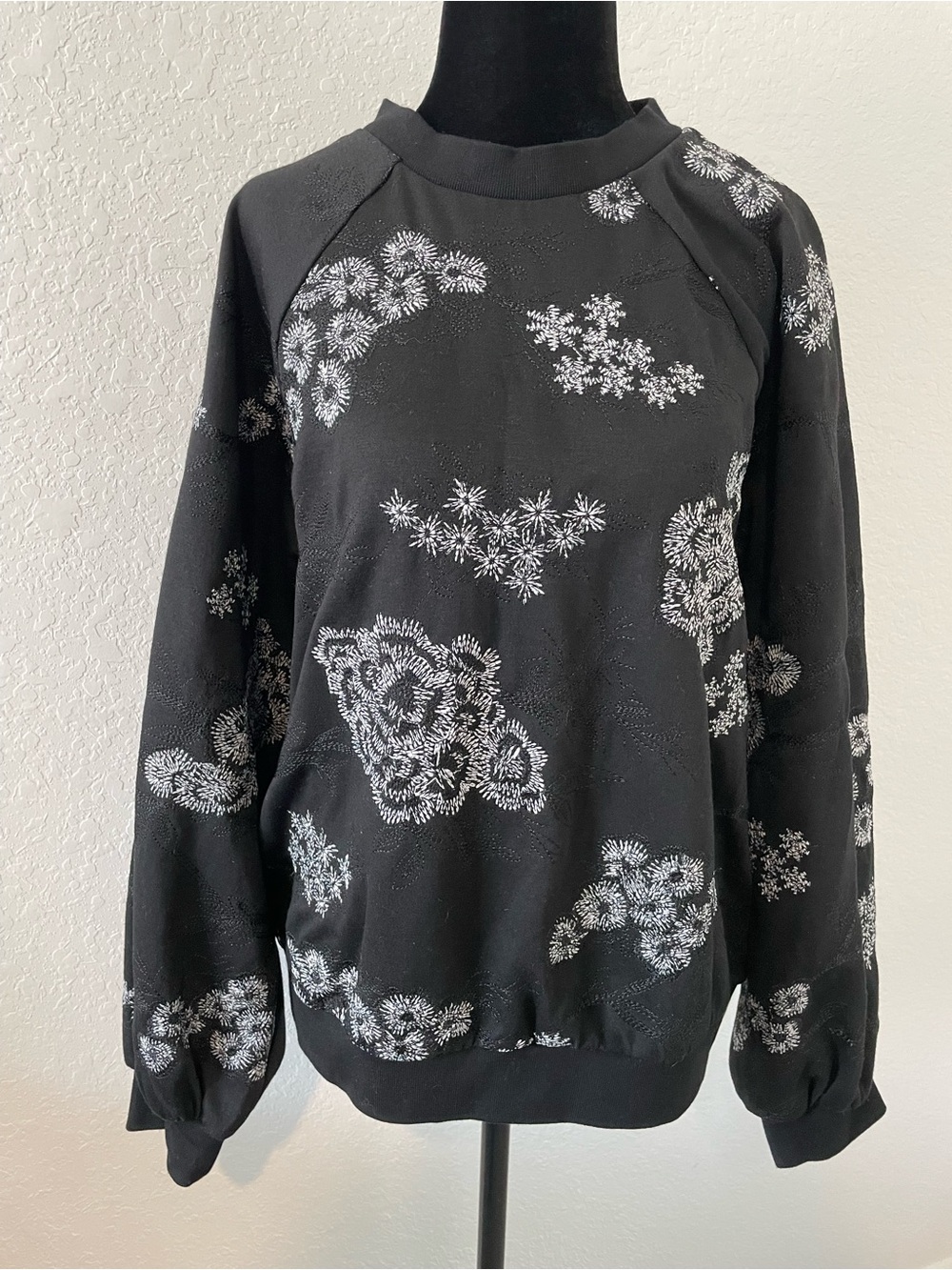 P.E.A.R.L. by Lela Rose Embroidered Floral Crewneck Sweatshirt Black L